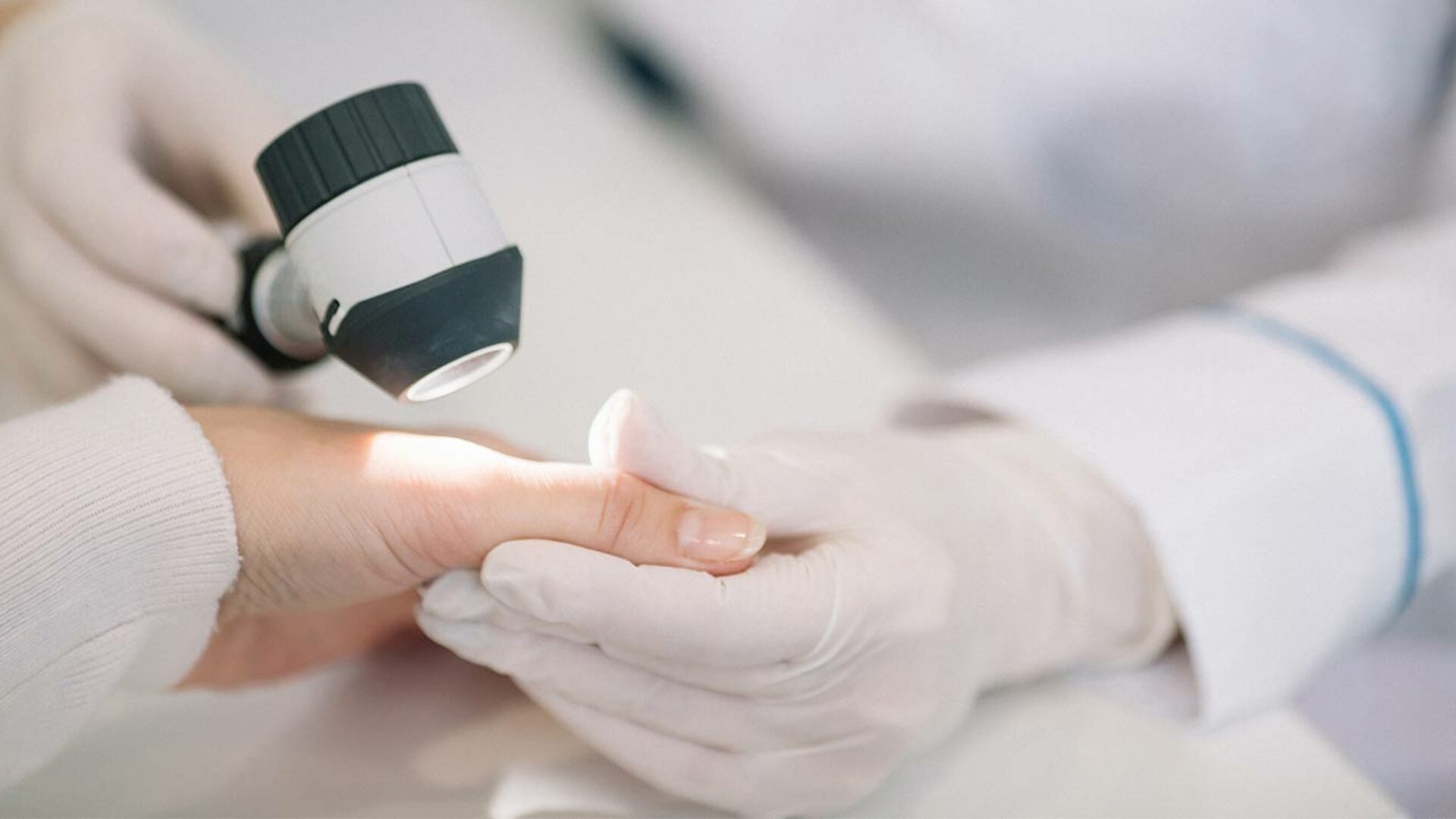 Untersuchung der Haut im Rahmen der allgemeinen Dermatologie