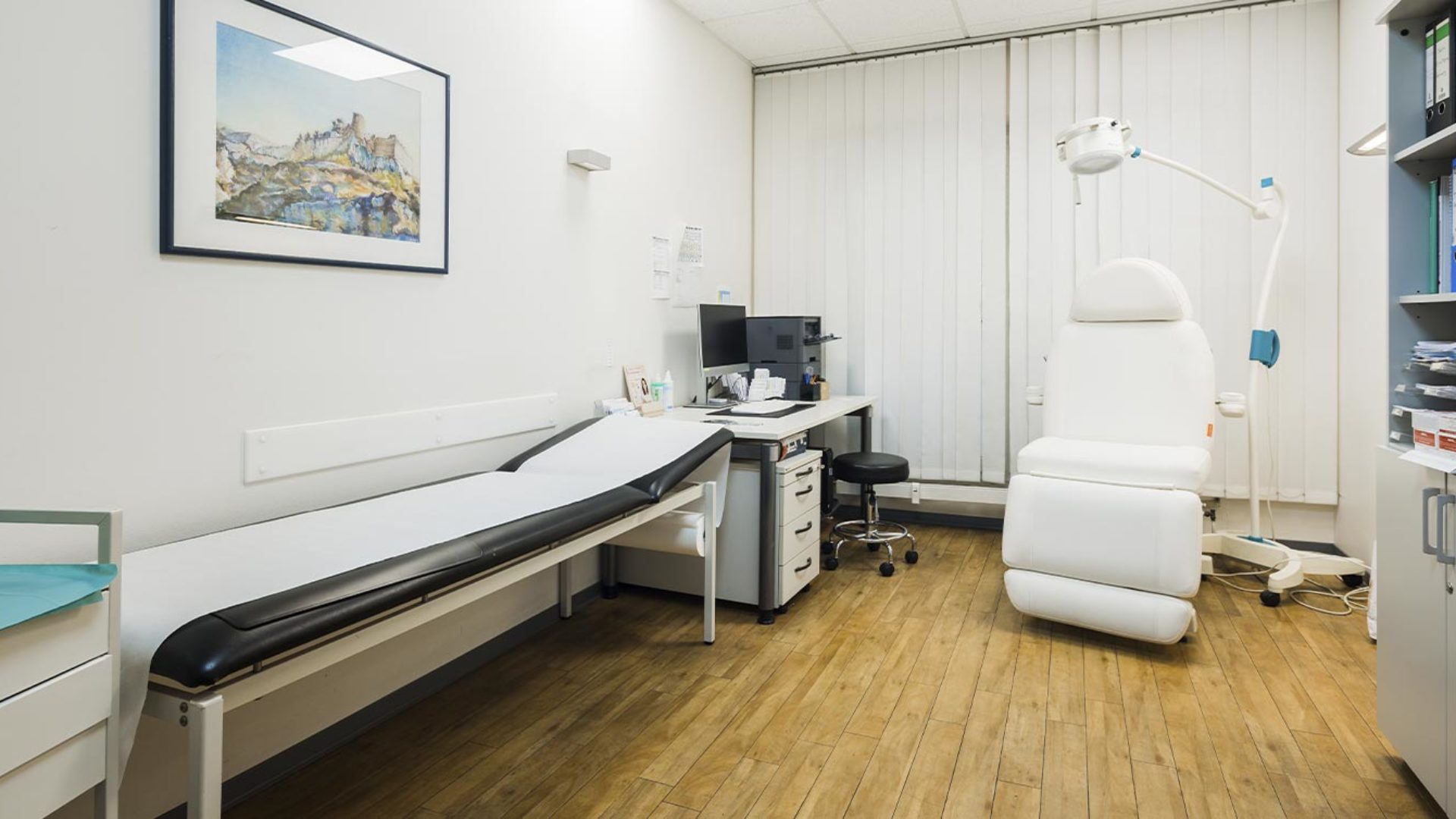 Behandlungszimmer im MVZ Dermatologisches Zentrum Bonn