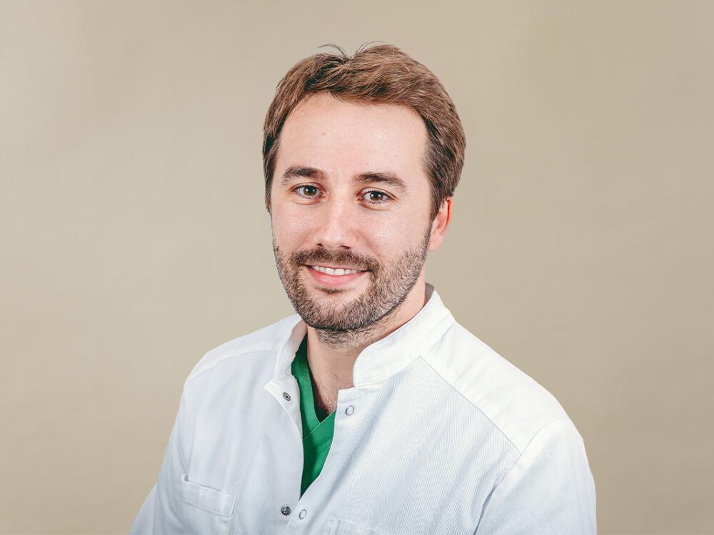 dr. med. (Univ. Semmelweis) Narciso Fernández de Ávila