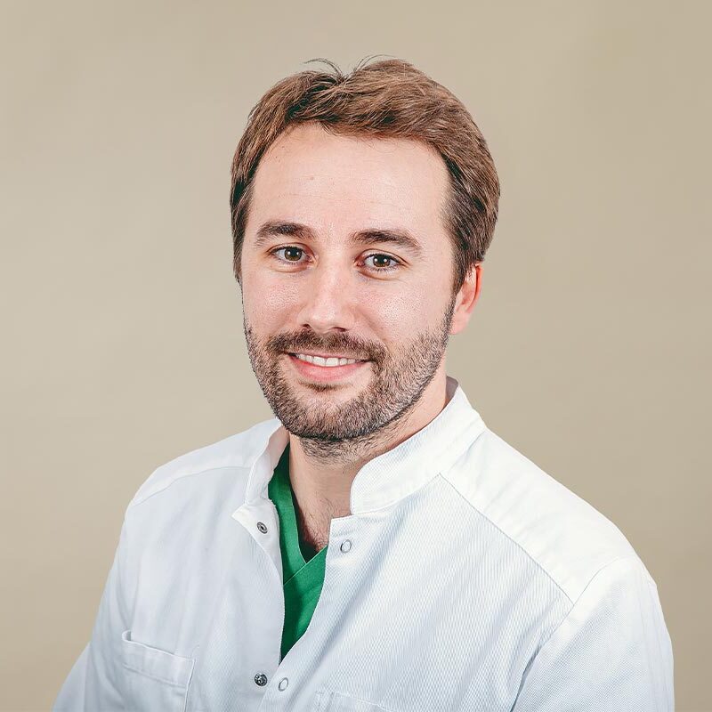 dr. med. (Univ. Semmelweis) Narciso Fernández de Ávila